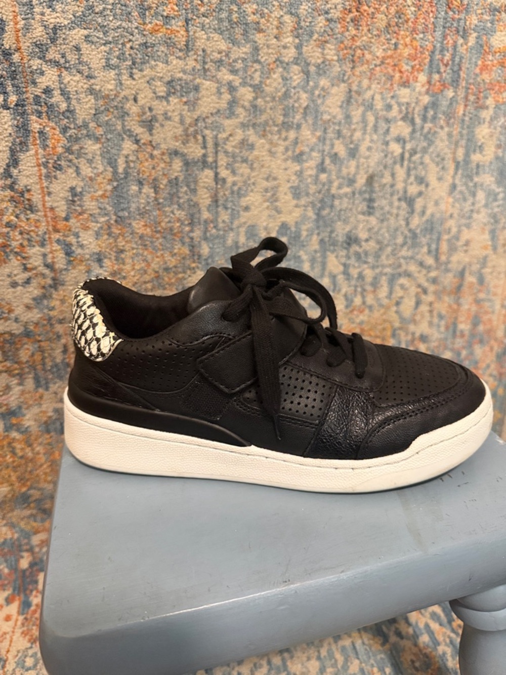 Women leather Black Low-Top Sneakers with White Sole size 7,5